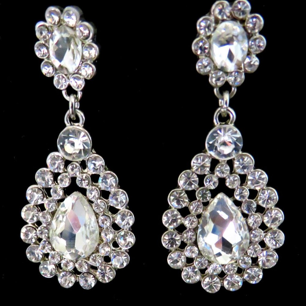 Gorgeous Vintage Rhinestone Pierced Earrings !